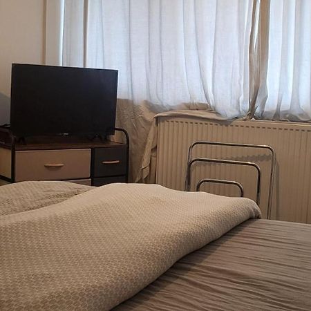 Double Room In A Cosy Flat In Tooting 런던 외부 사진