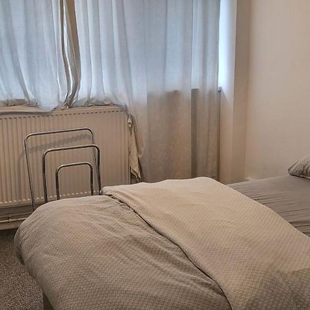 Double Room In A Cosy Flat In Tooting 런던 외부 사진