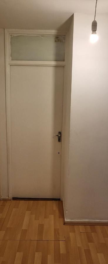 Double Room In A Cosy Flat In Tooting 런던 객실 사진