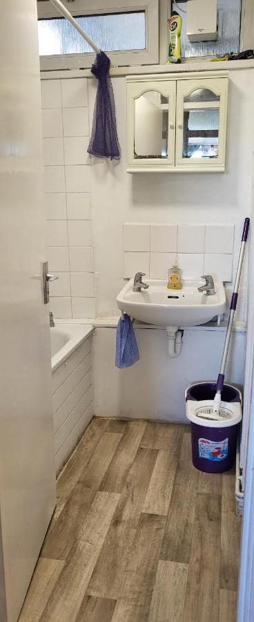 Double Room In A Cosy Flat In Tooting 런던 외부 사진